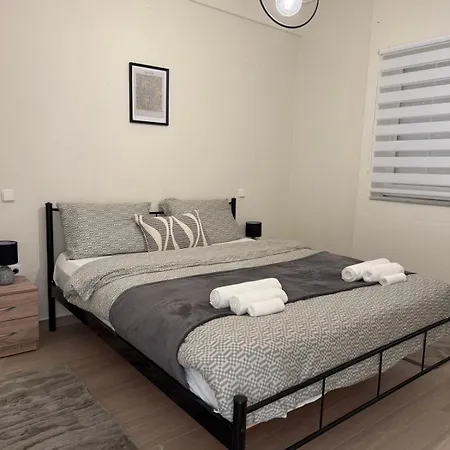 Between Meteora Bmt House * 特里卡拉