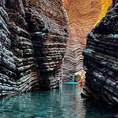 Between Meteora Bmt House *